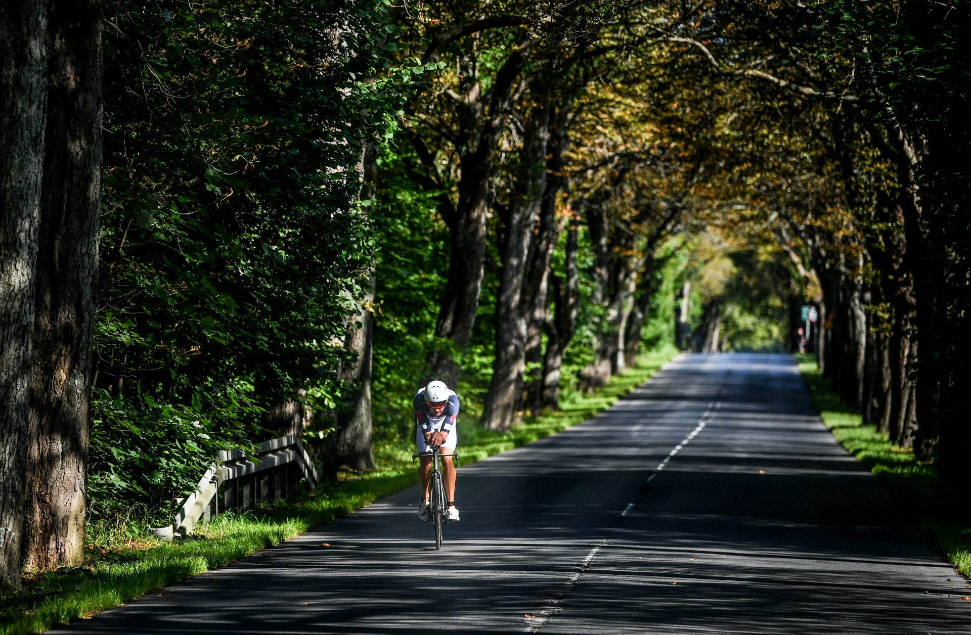 Zawodnik podczas etapu kolarskiego Ironman Gdynia