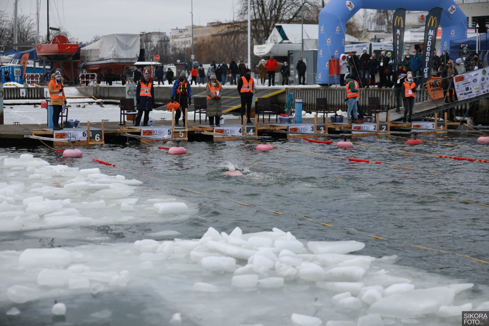 Tor pływacki podczas Gdynia Winter Swimming Cup 2021