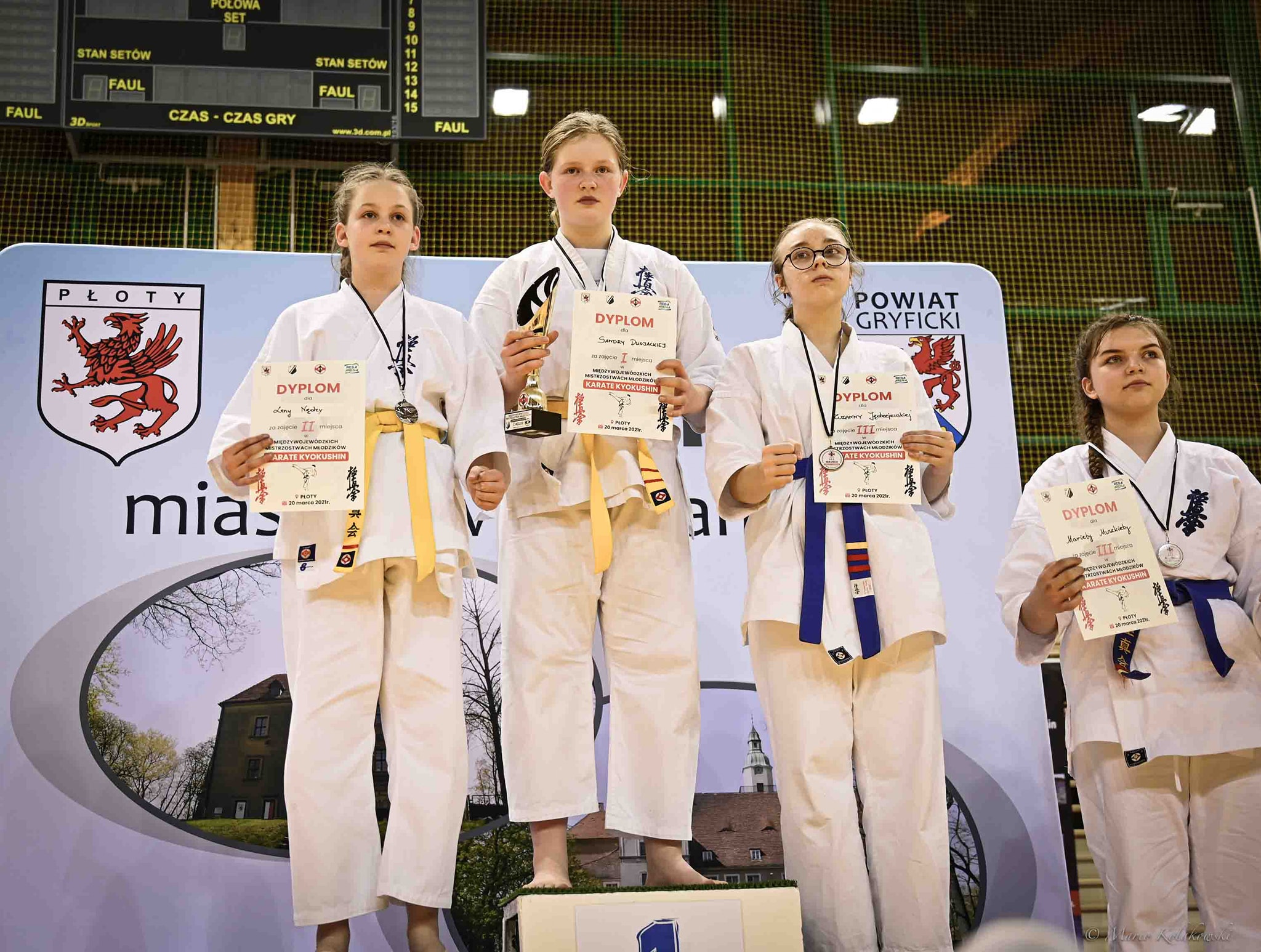 Pomorski Klub Karate KYOKUSHIN - zawodnicy na podiom